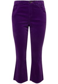 Lila kordflamsbyxor med fasoner och framfickor samt en strukturerad yta. Tyget har vertikala ribbor som ger färgen djup.