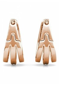 Orecchini in oro rosa con un design moderno caratterizzato da forme stratificate e appuntite, con una finitura lucida. Include un meccanismo di chiusura sicuro.