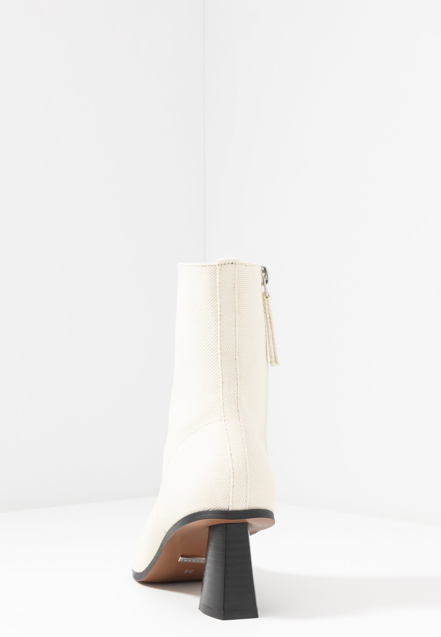 Topshop MAILE POINT BOOT Korte laarzen white Zalando.nl Topshop MAILE POINT BOOT Korte laarzen tan Zalando.nl