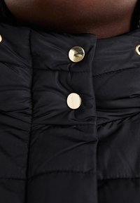 Vero Moda Curve FARAH JACKET - Winterjacke - black