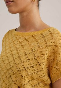 WE Fashion Majica kratkih rukava s printom - ochre yellow
