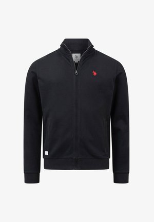 Schwarze Jacke mit Reißverschluss, hohem Kragen, gerippten Bündchen und Saum, Fronttaschen und kleinem roten Logo auf der linken Brust.