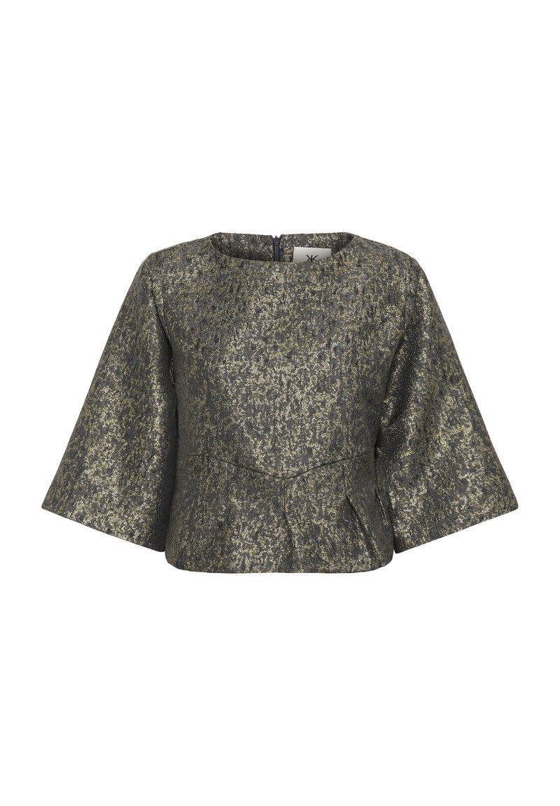 Blouse grise et dorée à texture métallique, avec des manches trois-quarts, un col rond et un léger ourlet peplum.