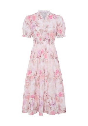 Lehký midi šaty s nafouklými rukávy, nařaseným pasem, výstřihem do V a jemným růžovým květinovým vzorem na bílém pozadí.