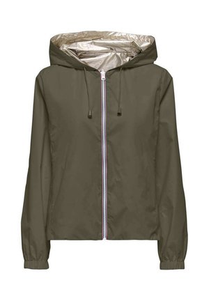 Imperméable vert olive avec capuche, fermeture éclair frontale, cordons de serrage, poignets élastiques et doublure intérieure beige brillante.
