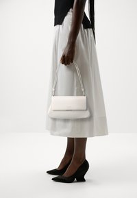 kate spade new york - GRACE SHOULDER - Handtasche - cream Thumbnail-Bild 1