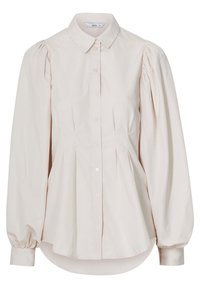 Ljusrosa långärmad blus med krage, knäppning fram och puffiga axlar. Har vikta detaljer och en rundad fåll.