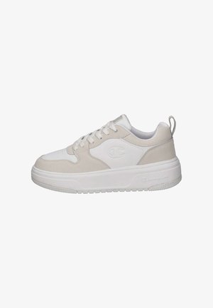 Zapatilla blanca con un capuchón de cuero liso, acentos de gamuza y una suela de goma texturizada. Logo grabado en el lateral y en el talón.