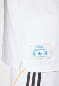 adidas Originals REAL MADRID ICON - Klubbklær - white/bluebird
