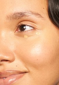 NYX Professional Makeup - BARE WITH ME CONCEALER SERUM - Correttore - medium golden Immagine in miniatura 1