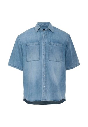 Koszula z krótkim rękawem w jasnoniebieskim kolorze z dwiema kieszeniami na piersi, z zapięciem na guziki i zakrzywionym dołem. Gładka struktura z luźnym krojem.