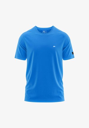Blauwe T-shirt met korte mouwen van gladde stof. Heeft een klein logo op de borst en een contrasterend zwart label op de mouw.
