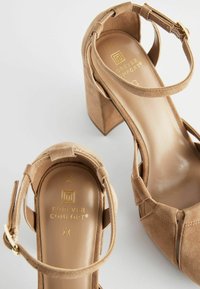 Next CUT-OUT BLOCK - Pumps - brown