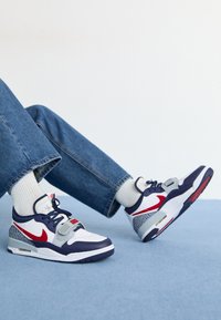AIR JORDAN LEGACY 312 - Baskets basses - white/varsity red/midnight navy/wolf grey
