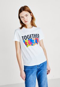 Levi's® Marškinėliai su spaudiniu - bright white