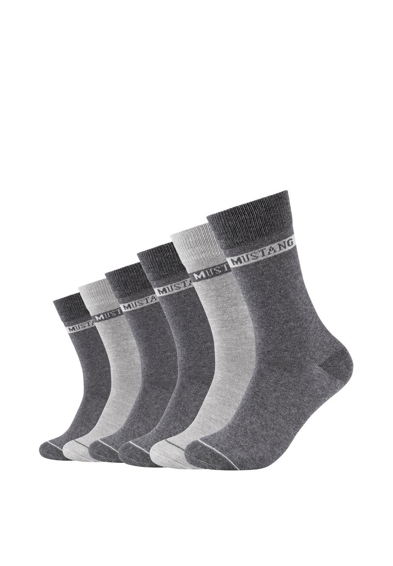 Set di cinque paia di calze in diverse tonalità di grigio, che variano dal scuro al chiaro, con bordo a coste e logo "Mustang" sulla fascia.