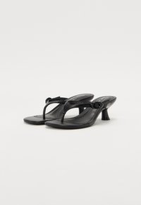 Call it Spring LOLLAA - Sandale s remenom u obliku slova T - black