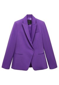 Blazer violet sur mesure avec un col à revers cranté, fermeture à un bouton et deux poches avant. Tissu lisse avec une silhouette structurée.