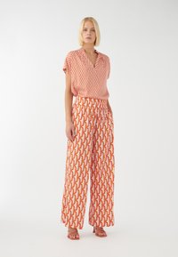 Dea Kudibal MARGO - Pantalon classique - cabanas leche