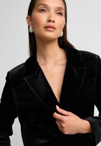Next TUX - REGULAR FIT - Denné šaty - black
