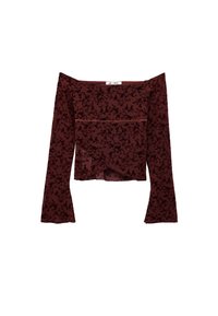 Bordowy top bez ramiączek z długimi rozszerzanymi rękawami, z czarnym wzorem kwiatowym i miękkim, teksturowanym materiałem.