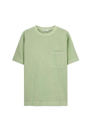 Korte mouw, lichtgroene t-shirt gemaakt van zachte stof, met een borstzakje, ronde halslijn en rechte zoom met zichtbare stiksels.