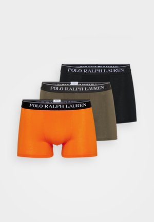 Trois paires de boxers en orange, vert olive et noir. Chaque paire possède une ceinture élastique avec logo. Tissu en coton lisse et extensible.