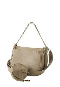 Beige leren handtas met een geprofileerde afwerking, verstelbare schouderriem, goudkleurige hardware en een kleine afneembare tas.