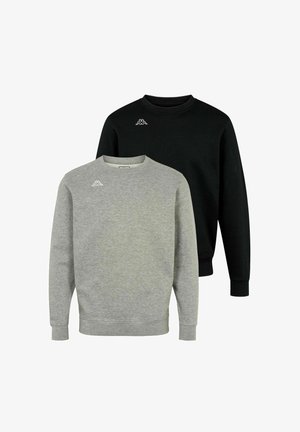 Két hosszú ujjú, kerek nyakú pulóver, egy szürke és egy fekete, mindkettőn a bal felső mellrészen egy kis fehér logó.