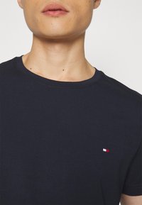 Tommy Hilfiger Jednoduché tričko - dark blue