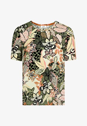Grünes T-Shirt mit kurzen Ärmeln und floralem Muster, das eine Mischung aus rosa, schwarz und weißen Motiven zeigt, mit einem lässigen Schnitt und Rundhalsausschnitt.