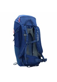 Sac à dos bleu avec un rabat, panneau arrière en mailles, bretelles rembourrées et ceinture de taille réglable. Comprend des zips et des clips.