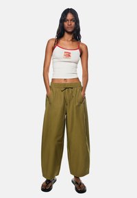 Bershka - CROPPED  - Trousers - green Thumbnail Image 1