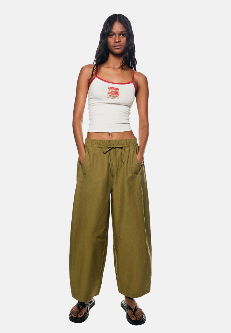 Bershka - CROPPED  - Trousers - green, Enlarge