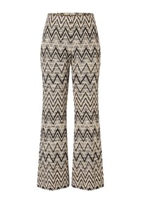 Pantalons taille haute avec un motif en zigzag noir et beige, présentant un design de jambe évasée et un tissu tissé texturé.