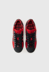 adidas Originals SUPERSTAR II UNISEX - Tenisice - better scarlet/core black/matte gold-coloured
