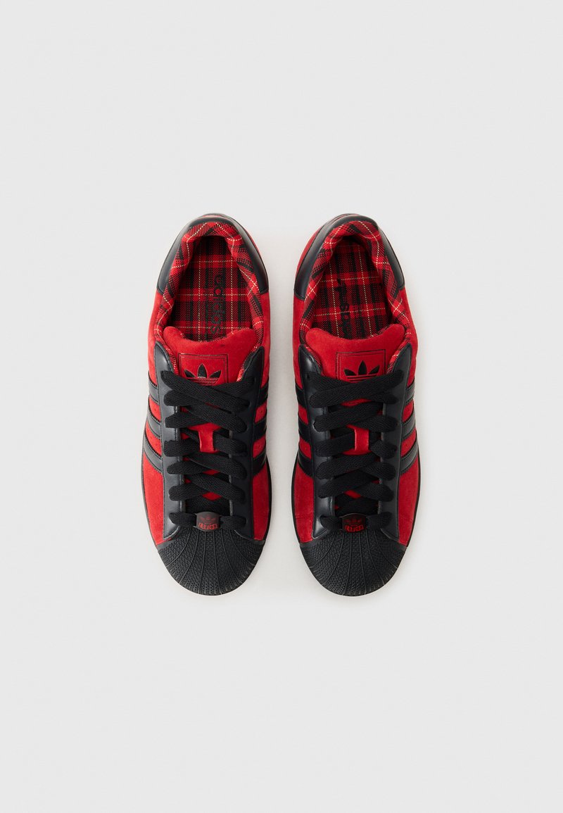 adidas Originals SUPERSTAR II UNISEX - Trainers - better scarlet/core  black/matte gold-coloured/red - Zalando