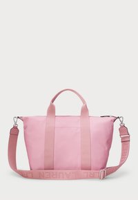 Rosa nylon toteveske med doble topphåndtak og justerbar stropp. Har glidelås og preget logo på stroppen. Glatt tekstur.