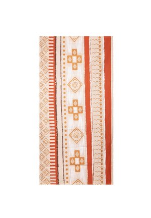 Tessuto rettangolare con strisce verticali con motivi geometrici in tonalità arancione, beige e marrone su sfondo bianco.