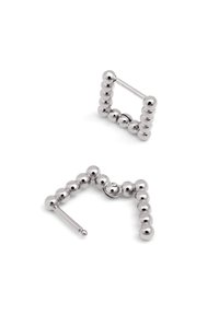Silberfarbene Ohrringe in Form eines Quadrats und eines Zickzacks, hergestellt aus kugelförmigen Perlen. Verfügt über ein elegantes, poliertes Metall-Finish.