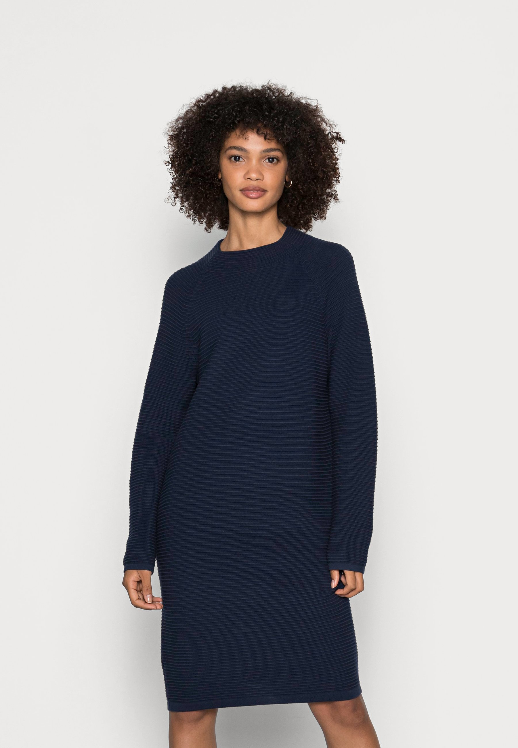 robe pull bleu marine