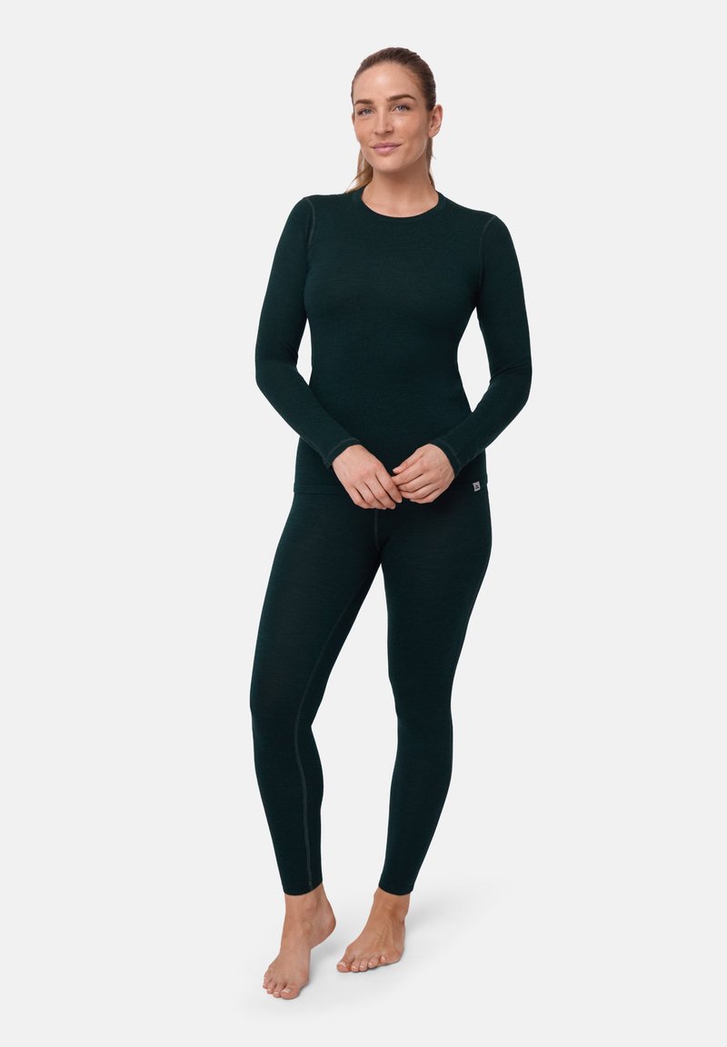 Haut à manches longues thermal vert foncé et leggings assortis, fabriqués en tissu doux et extensible avec un design ajusté et de délicates finitions de couture.