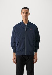 Tommy Jeans ENTRY BADGE - Pilotska jakna - dark night navy