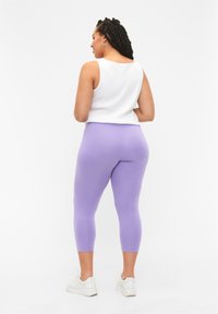 Zizzi 3/4-LENGTH  - Legíny - kalhoty  - violet tulip