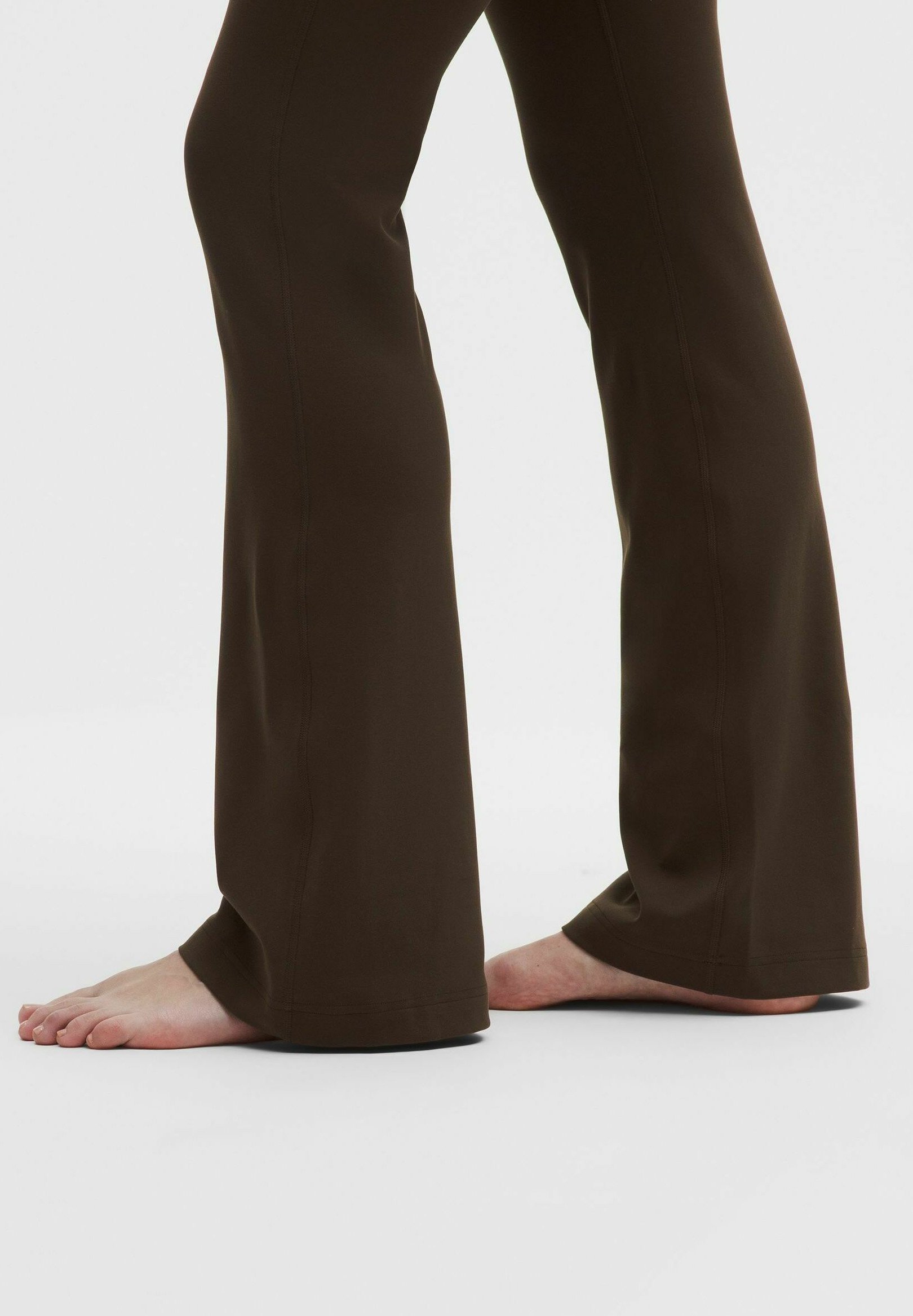 lululemon GROOVE HIGH-RISE NULU™ FLARED SHORT - Trousers - walnut