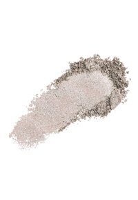 Polvere libera scintillante in rosa tenue con accenti argento, caratterizzata da una texture liscia e granuli fini, sparsi su uno sfondo bianco.