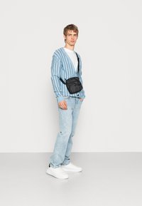 Karl Kani PINSTRIPE  CARDIGAN UNISEX - Džemperis - light blue