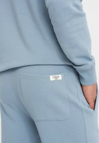 Ombre KANGAROO SET - Trainingspak - light blue