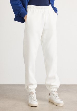XF5244_70V - Tracksuit bottoms - flour