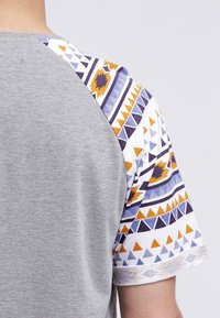 YOURTURN Triko s potiskem - mottled grey